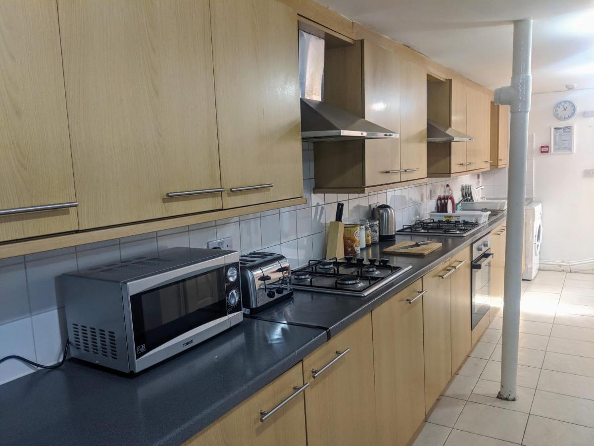Alexandra Contractor House - Free Parking For Large Vans, Free Wifi & Netflix By Firoz Property Management Aldershot Exterior photo