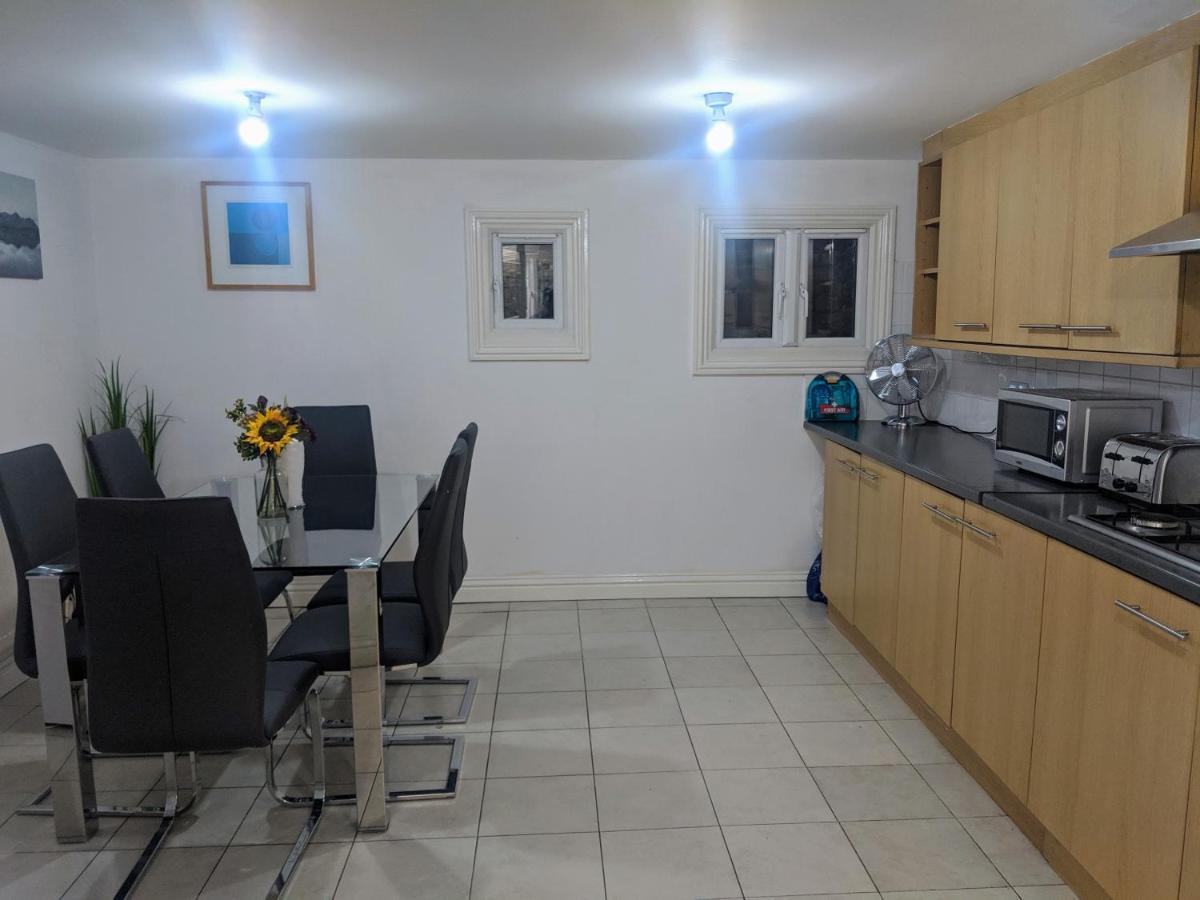 Alexandra Contractor House - Free Parking For Large Vans, Free Wifi & Netflix By Firoz Property Management Aldershot Exterior photo